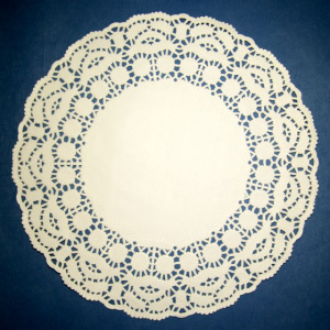 Салфетка  кружевная для торта 28 см /100шт*20уп/ 2000